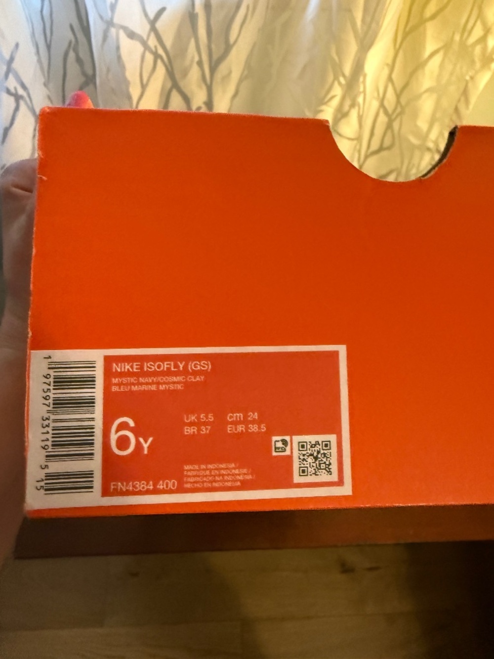 Nike isofly- 6Y (7.5W)-  New!!